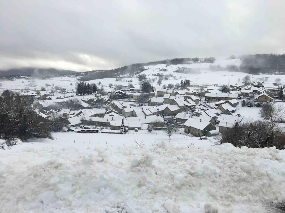 Vila Au Moryllon Lompnas Exteriér fotografie